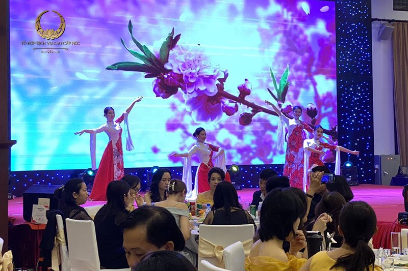 Tiệc khai xuân hoàn hảo tại Trung tâm Hội nghị Quốc gia Đa dạng trong không gian tổ chức tiệc
