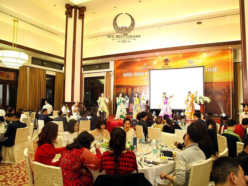 Tiệc ra mắt rượu vang