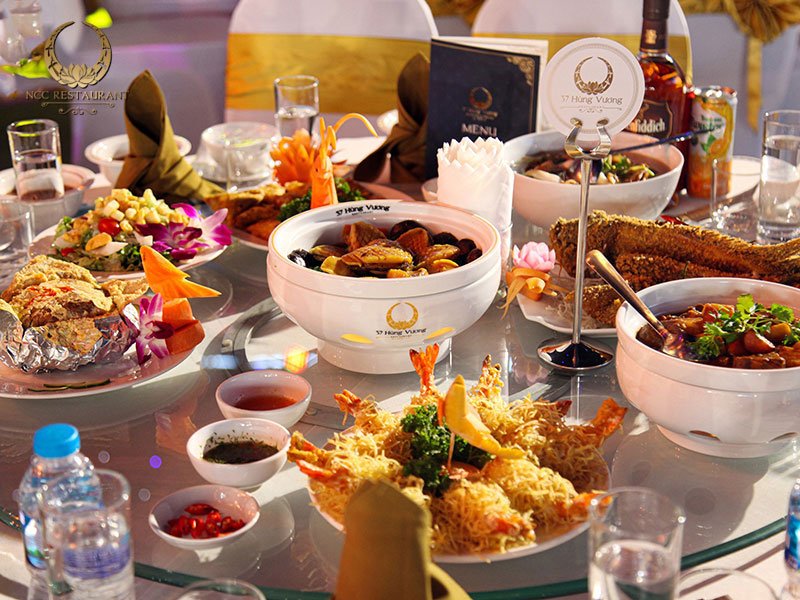 Trang trí tiệc cuối năm