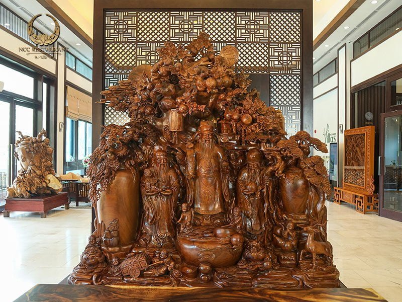 Nhà hàng tại Hà Nội nổi bật với không gian nội thất độc đáo Bộ tượng gỗ Tam Đa Phúc – Lộc – Thọ chất liệu gỗ Gù Hương