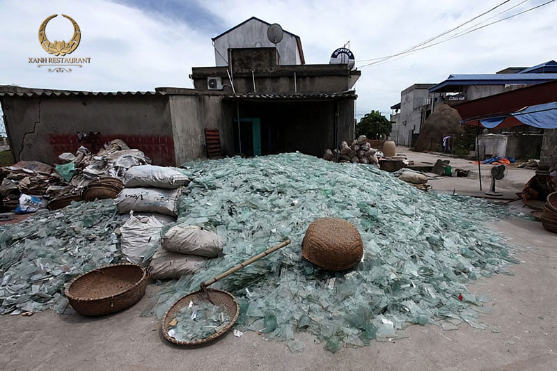 Câu chuyện về cốc bia hơi Hà Nội Cốc vại có giá thành rẻ vì nó được làm thủ công từ thuỷ tinh tái chế