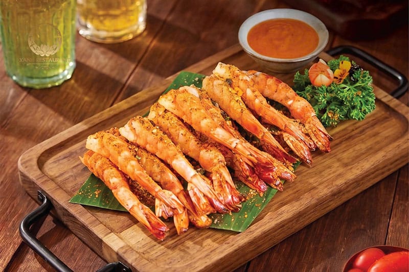Món Best-Seller tại Xanh - lai rai “Dzô” ngay Tôm sấy thủ công hương thảo mộc